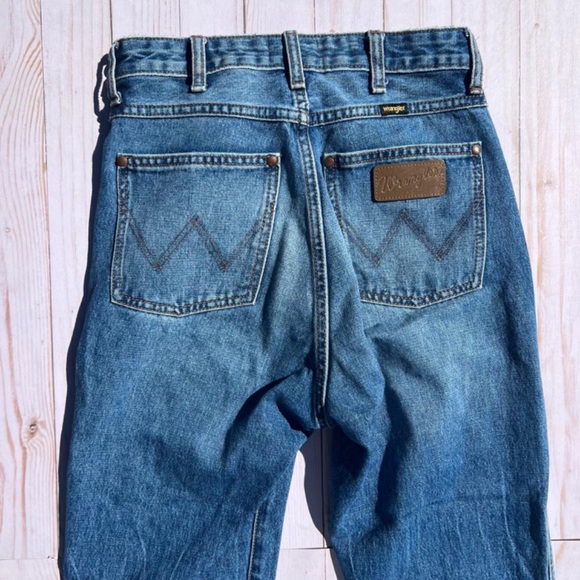 Wrangler Straight Leg Jeans - Picture 2 of 4
